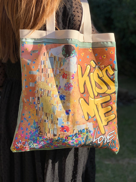 TOTE BAG ALEXZ - KISS ME đź’›
